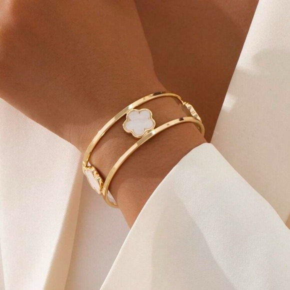 unbranded Jewelry - Elegant Gold and White Clover Bangle Bracelet​